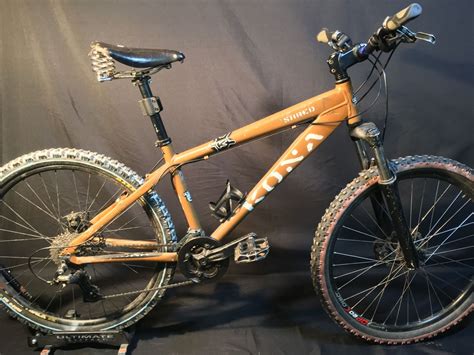 Kona bicycle - The geared Kona Unit X offers a lot of bike for the price. Sliding dropouts, thru-axles, and big 29 x 2.6″ WTB Ranger tires are all stock for $1,599 USD. Straying from both the 2020 and 2021 models, the 2022 Kona Unit X is based around a Shimano Deore 1×12 drivetrain but gets a new “Gloss Metallic Dragonfly with Charcoal & Nimbus” colorway.